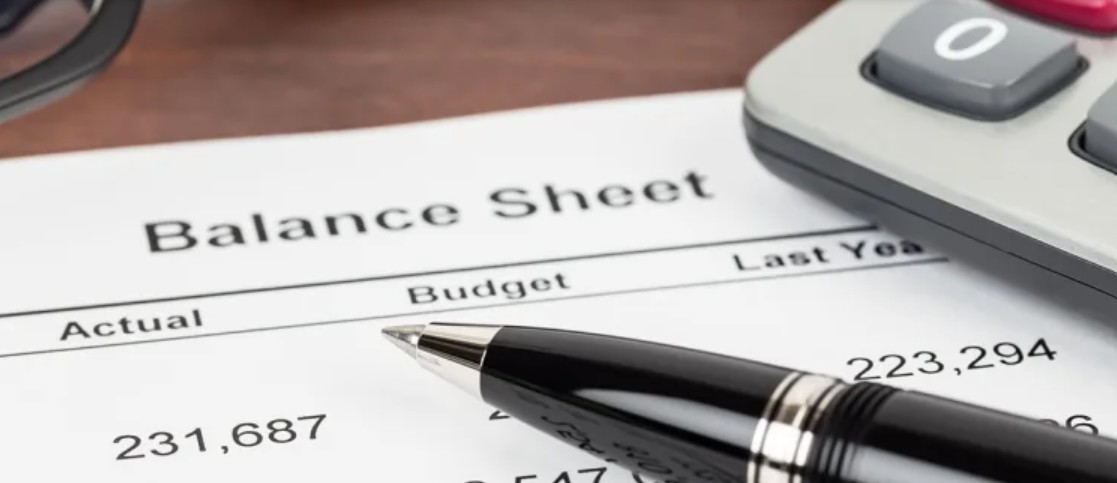 Balance sheet template showing assets, liabilities, and net worth for homebuyers.